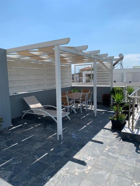 Rooftop Pergola — White Coral