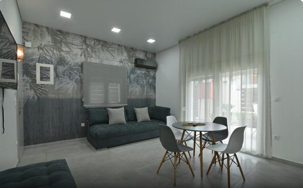 Family Room with Garden View
